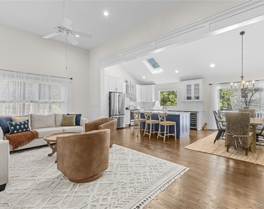 52 Summit Drive - Photo Thumbnail 8