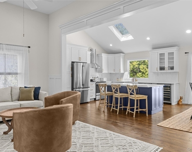 52 Summit Drive - Photo Thumbnail 9