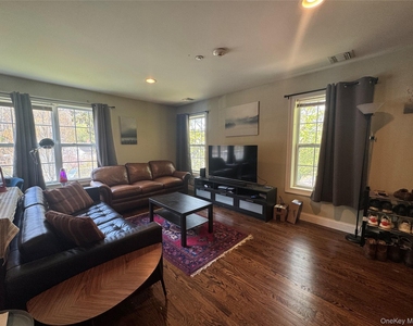 907 Main Street - Photo Thumbnail 11