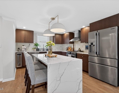 106 Van Dam Street - Photo Thumbnail 1