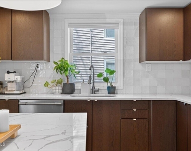 106 Van Dam Street - Photo Thumbnail 6