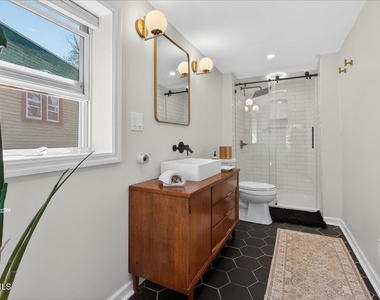 106 Van Dam Street - Photo Thumbnail 3