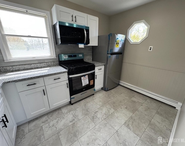 9 Scott Avenue - Photo Thumbnail 8