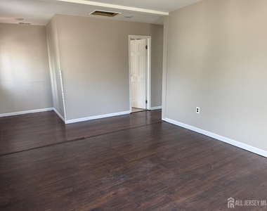 9 Scott Avenue - Photo Thumbnail 5