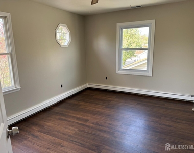 9 Scott Avenue - Photo Thumbnail 12