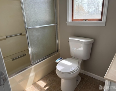9 Scott Avenue - Photo Thumbnail 10