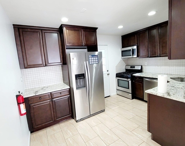 216 Bloomfield Avenue - Photo Thumbnail 7