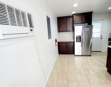 216 Bloomfield Avenue - Photo Thumbnail 9