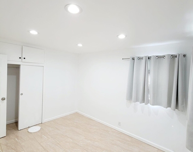 216 Bloomfield Avenue - Photo Thumbnail 2