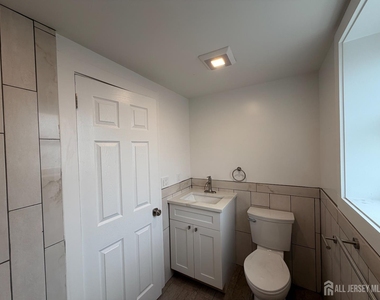 1020 Raritan Avenue - Photo Thumbnail 2