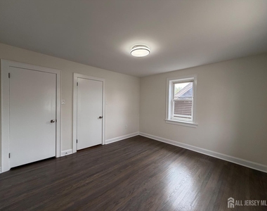 1020 Raritan Avenue - Photo Thumbnail 4