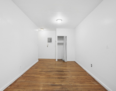 320 E 49th Street - Photo Thumbnail 3