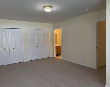2736 S Knightsbridge Circle - Photo Thumbnail 12