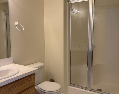 2736 S Knightsbridge Circle - Photo Thumbnail 13
