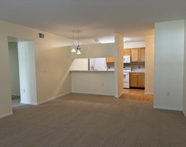 2736 S Knightsbridge Circle - Photo Thumbnail 2