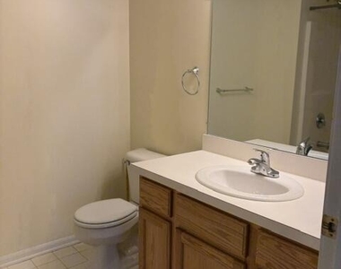 2736 S Knightsbridge Circle - Photo Thumbnail 10