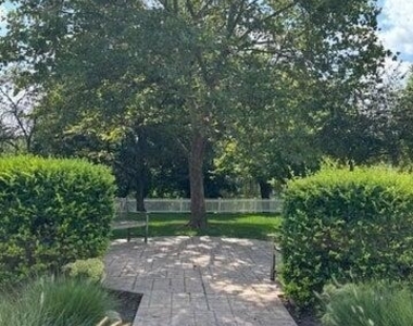 2736 S Knightsbridge Circle - Photo Thumbnail 19