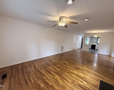 5544 Sharpe Drive - Photo Thumbnail 12
