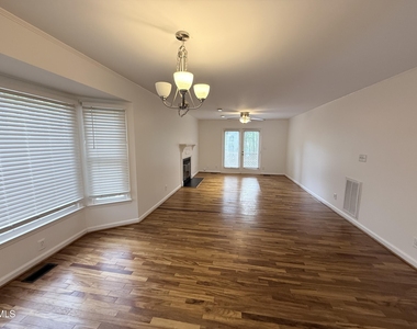 5544 Sharpe Drive - Photo Thumbnail 9
