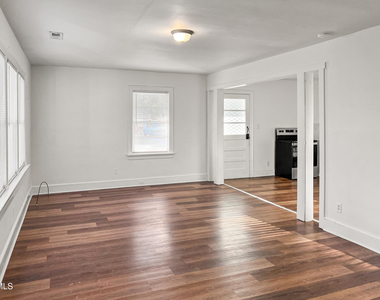 1800 Rosewood Avenue - Photo Thumbnail 8