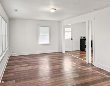 1800 Rosewood Avenue - Photo Thumbnail 9