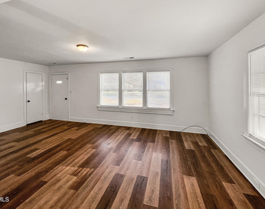 1800 Rosewood Avenue - Photo Thumbnail 13