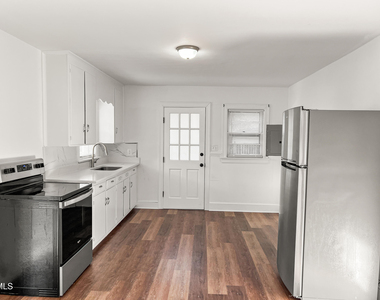 1800 Rosewood Avenue - Photo Thumbnail 4