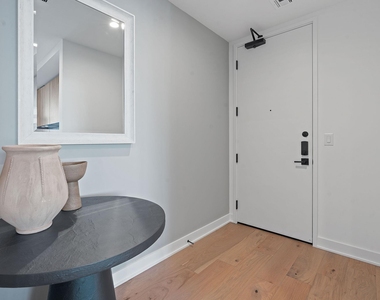 84 East Ave - Photo Thumbnail 10