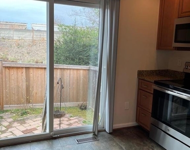1533 Oronoco Street - Photo Thumbnail 5