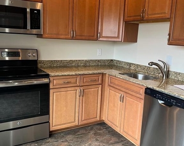 1533 Oronoco Street - Photo Thumbnail 7