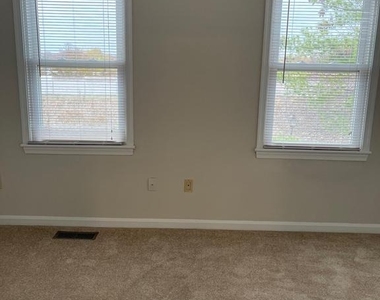 1533 Oronoco Street - Photo Thumbnail 8