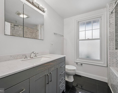 447 Dupont Street - Photo Thumbnail 16