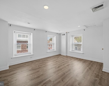 447 Dupont Street - Photo Thumbnail 17