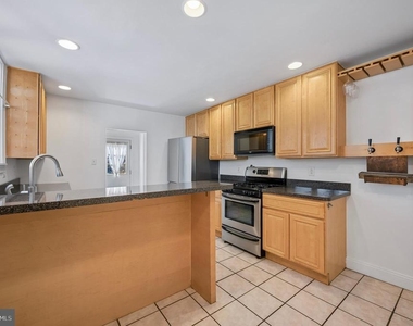 447 Dupont Street - Photo Thumbnail 8