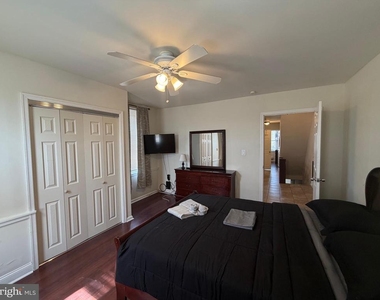 7105 Rising Sun Avenue - Photo Thumbnail 6