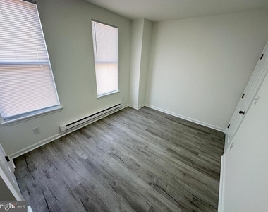 2153 W Grange Avenue - Photo Thumbnail 6
