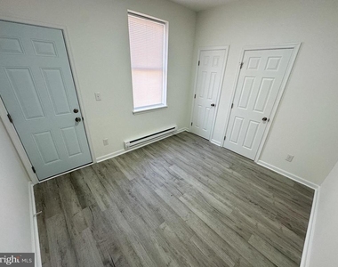 2153 W Grange Avenue - Photo Thumbnail 4