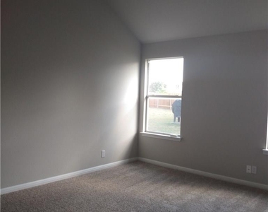 406 Ballentine Ct - Photo Thumbnail 7