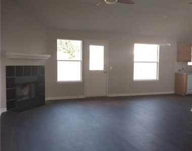 406 Ballentine Ct - Photo Thumbnail 3