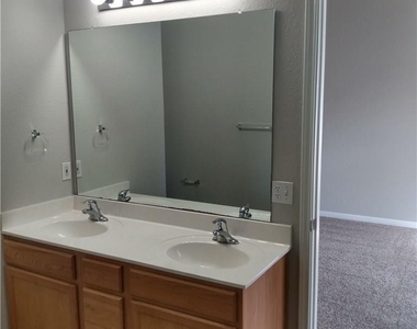406 Ballentine Ct - Photo Thumbnail 10