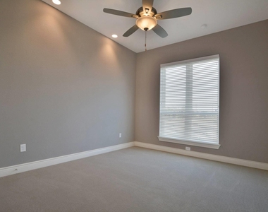 106 Bella Toscana Ave - Photo Thumbnail 10