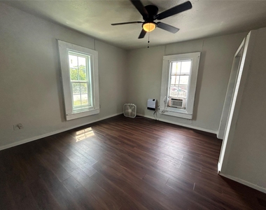 400 Symes St - Photo Thumbnail 12