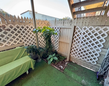 7920 Rockwood Ln - Photo Thumbnail 5
