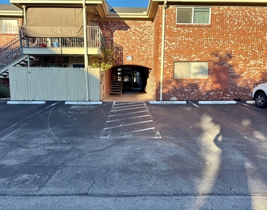 7920 Rockwood Ln - Photo Thumbnail 2
