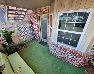 7920 Rockwood Ln - Photo Thumbnail 7