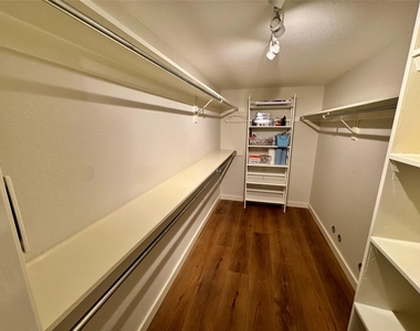 7920 Rockwood Ln - Photo Thumbnail 23