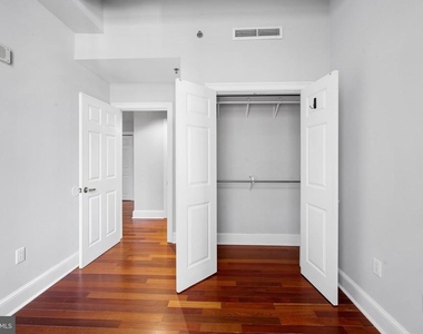 1500 Chestnut Street - Photo Thumbnail 15