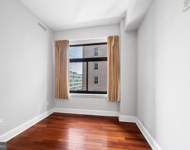 1500 Chestnut Street - Photo Thumbnail 17