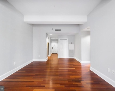 1500 Chestnut Street - Photo Thumbnail 1