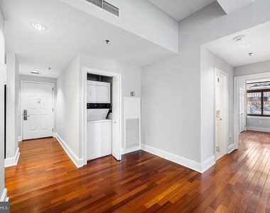 1500 Chestnut Street - Photo Thumbnail 4